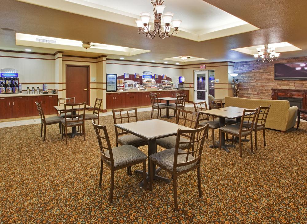 Holiday Inn Express & Suites Dinuba West By Ihg Zewnętrze zdjęcie