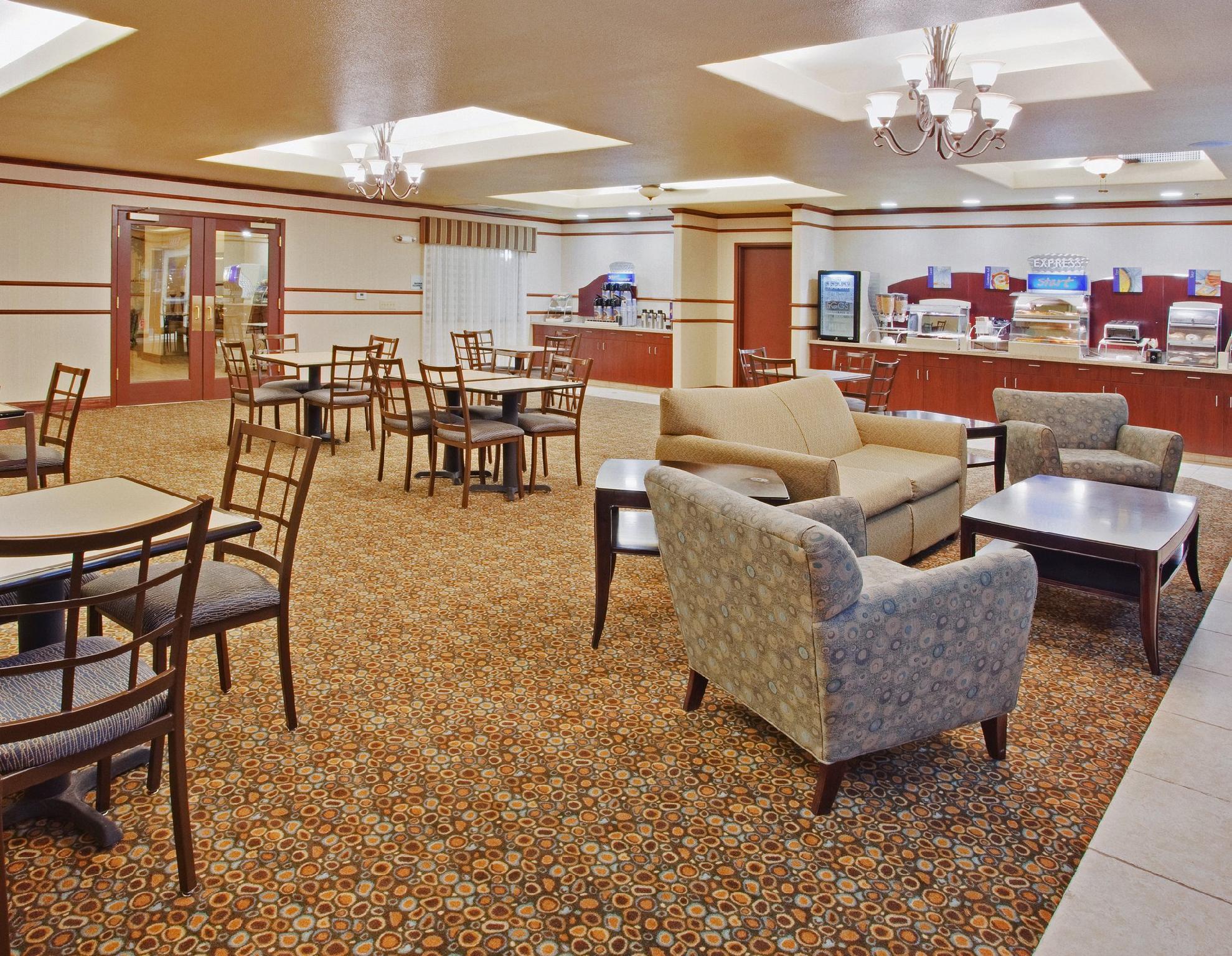 Holiday Inn Express & Suites Dinuba West By Ihg Zewnętrze zdjęcie