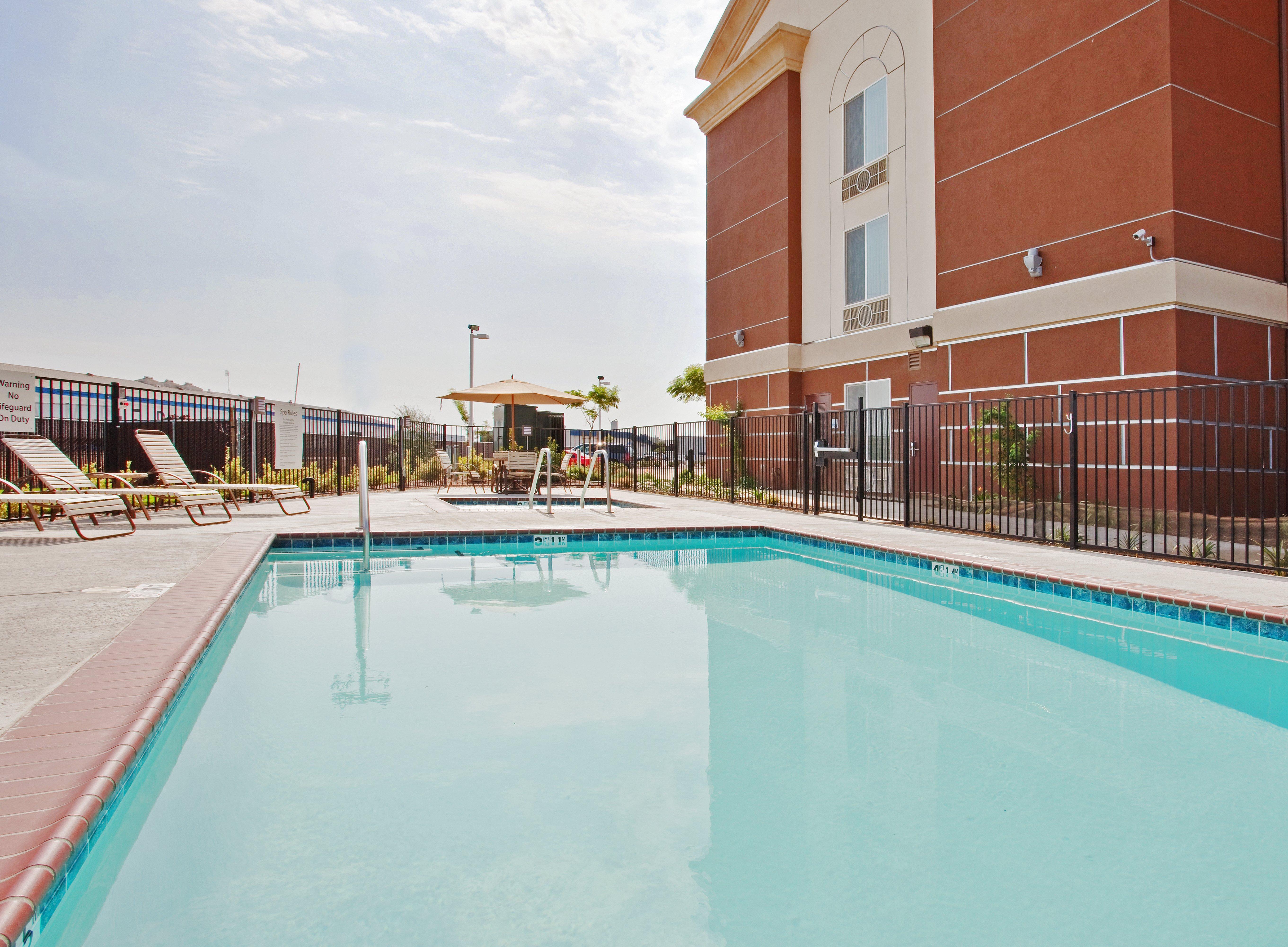 Holiday Inn Express & Suites Dinuba West By Ihg Zewnętrze zdjęcie