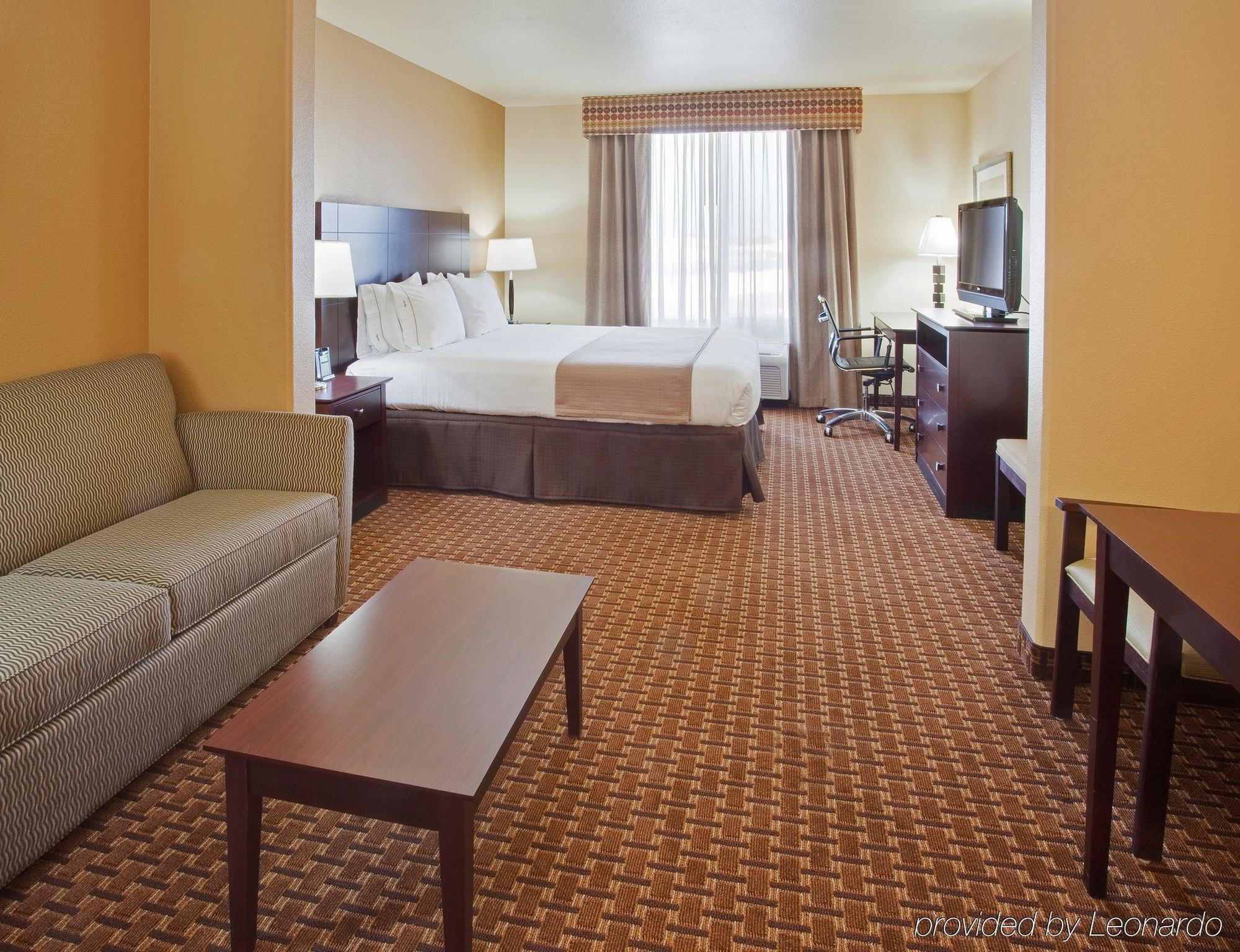Holiday Inn Express & Suites Dinuba West By Ihg Zewnętrze zdjęcie